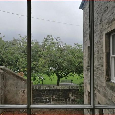 Central Mezzanine Apartment In Historic School Edinburgh Bagian luar foto